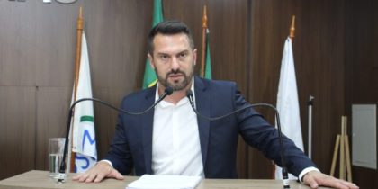 Prefeito de Viamão, Rafael Bortoletti, na Câmara de Vereadores. Foto: Fernanda Mendes/Divulgação/CMV