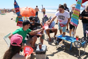 Ação de conscientização do deputado Adão Pretto no Litoral Norte. Foto - Paulo Roberto.