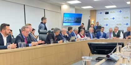 Prefeito de Viamão, Rafael Bortoletti (E), na audiência no Ministério da Saúde. Foto: Arquivo pessoal/Divulgação