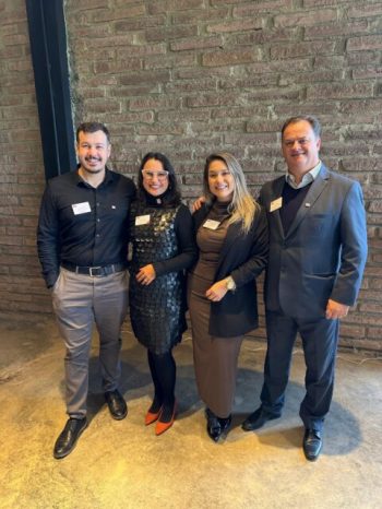 Da esquerda para a direita: Henrique Santos (vice-presidente), Silvia Miebach (diretora consultora), Helena Gil Klein (presidente) e Paulo Silveira (tesoureiro). Foto: Divulgação