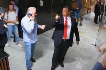 Mesmo com Múcio ao telefone, Dino pede cadeia para os golpistas