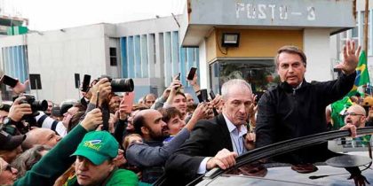 Jair Bolsonaro em Porto Alegre | Foto REUTERS/Diego Vara)