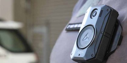 Câmeras em uniformes da polícia militar de SP