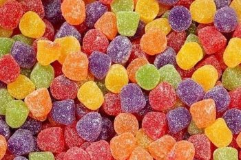 Balas, pirulitos, frituras e refrigerantes podem ser banidos das cantinas escolares