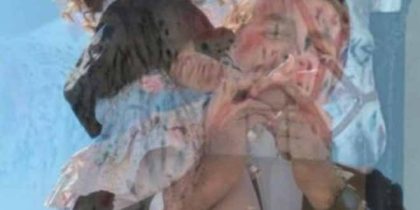 Na montagem, Bolsonaro, a menininha da arma e o cavalo pintado | Arte VILMAR MADRI