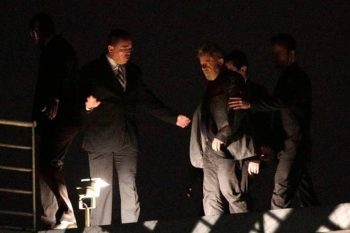 Ex-presidente Luiz Inácio Lula da Silva na Superintendência da Polícia Federal em Curitiba em abril