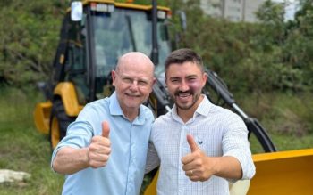 f3fb3551-fada-437a-8fc7-d7b0fc413efd sss Deputado Elvino Bohn Gass, (E), da bancada gaúcha na Câmara Federal, com o deputado estadual Adão Pretto. Fotos: Divulgação