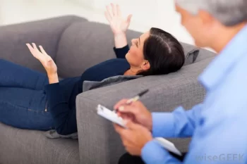 woman-on-therapist-couch